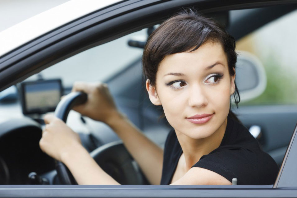 Kỹ năng lùi ôtô trên đường hẹp mà tài xế cần biết