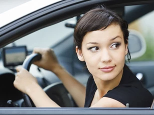 Kỹ năng lùi ôtô trên đường hẹp mà tài xế cần biết