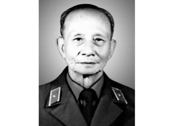 Thiếu tướng, Giáo sư, Tiến sĩ, Thầy thuốc Nhân dân, Anh hùng LLVT Phạm Gia Triệu.