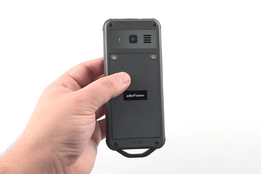 Điện thoại chống nước, chống va đập, pin ‘trâu’, giá 1,16 triệu đồng