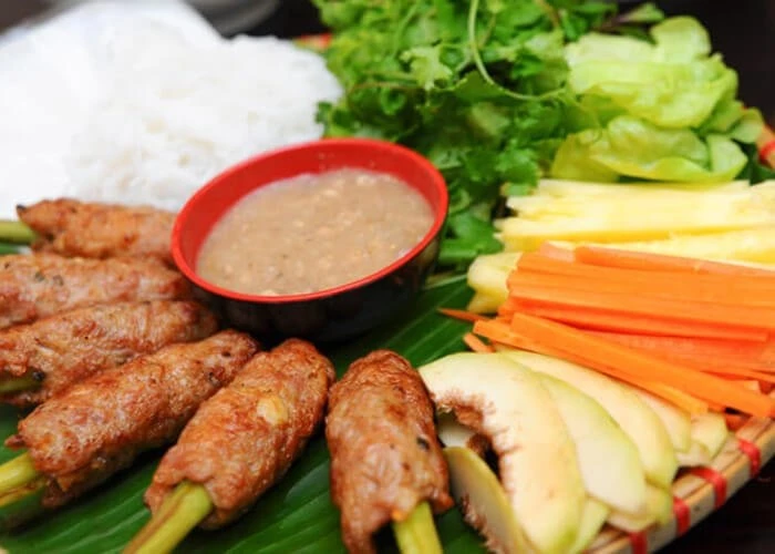 Nem nướng Ninh Hòa là 1 trong 2 món ăn của tỉnh Khánh Hoà lọt vào Top 100 món ăn đặc sản Việt Nam (2020-2021).