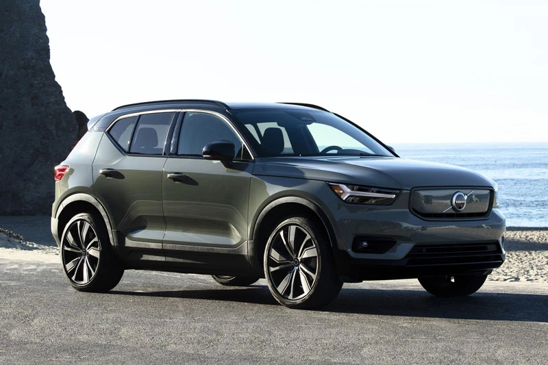 =3. Volvo XC40 2021 (giá khởi điểm: 33.700 USD, điểm an toàn: 9,9/10). 