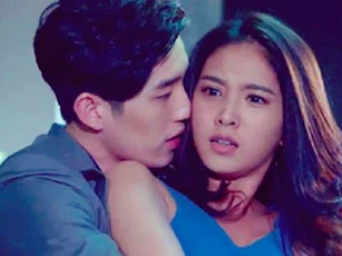 Lương 10 triệu mà người yêu bày đặt mua điện thoại 40 triệu tặng tôi, để rồi khi biết nguồn tiền thì tôi "sốc toàn tập"