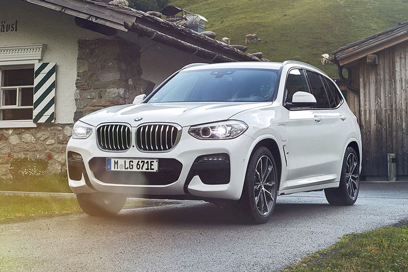 =6. BMW X3 2021 (giá khởi điểm: 43.000 USD, điểm an toàn: 9,8/10). 