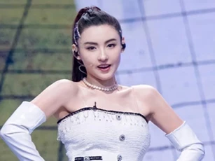 CLIP: Màn biểu diễn bị chê của Trương Bá Chi trên sóng truyền hình