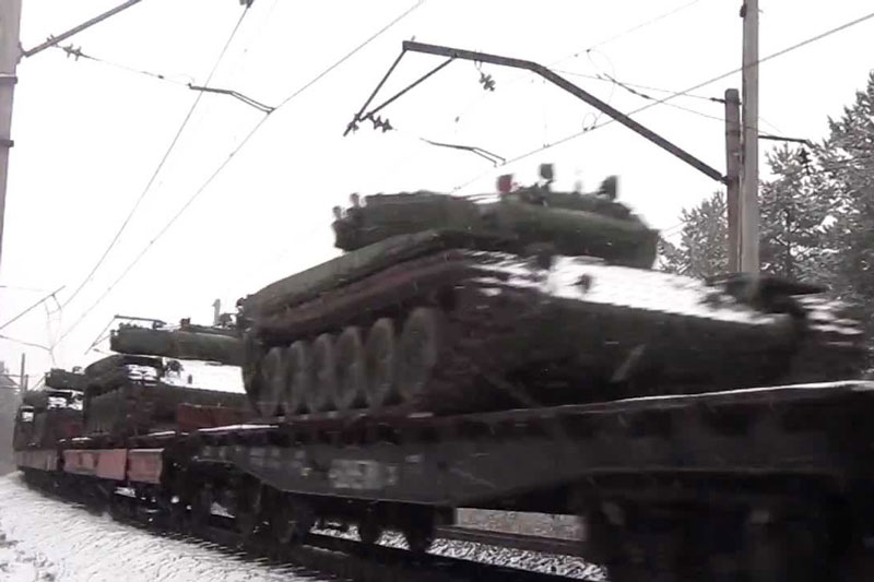 Ukraine chuyển lượng lớn thiết bị quân sự tới Donbass bằng tàu hỏa