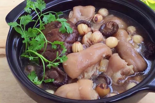 Chân giò hầm hạt sen đủ dinh dưỡng cho bữa cơm chiều