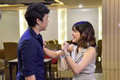 Bị chồng mắng “tham tiền” khi bên nội sửa nhà mà chỉ biếu có 10 triệu, vợ từ tốn mở 1 tin nhắn cũ lại khiến anh xem xong liền chết lặng