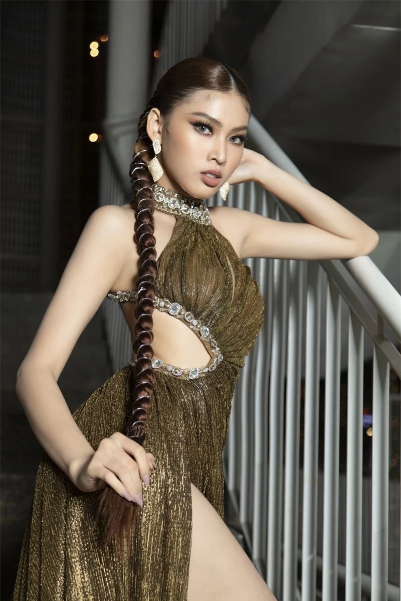 Gam màu vàng sang chảnh đích thị là màu 'phong thuỷ' của Á hậu Ngọc Thảo ở Miss Grand 2021 - ảnh 10