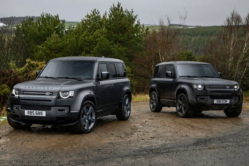 Land Rover Defender V8 2022.