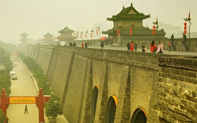 Tây An là một trong những kinh đô cổ nhất ở Trung Quốc, thủ phủ của tỉnh Thiểm Tây. Thành phố là cái nôi của nền văn minh lưu vực sông Hoàng Hà gắn liền với những nhân vật làm nên lịch sử Trung Quốc như Tần Thủy Hoàng, Đường Minh Hoàng, Võ Tắc Thiên, với 13 triều đại trong suốt 1.000 năm... Ảnh: Glogster. 