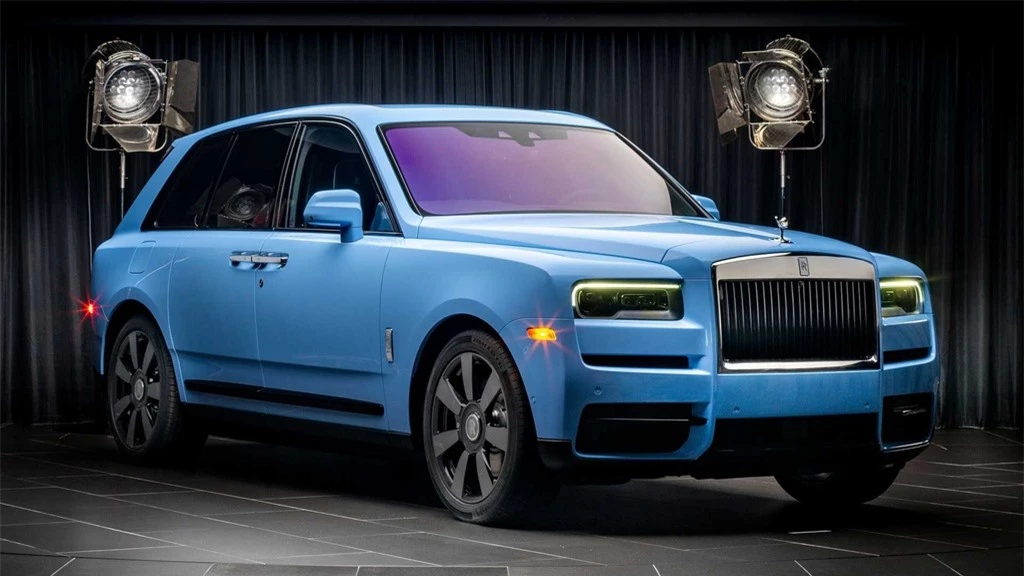 Rolls-Royce Cullinan co them 8 mau ngoai that moi anh 1