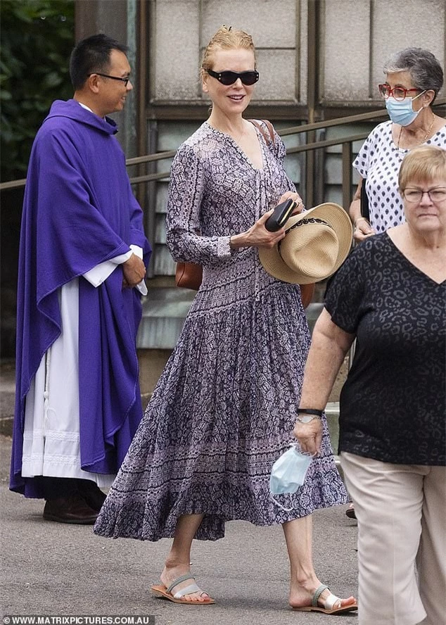 'Thiên nga nước Úc' Nicole Kidman xinh đẹp trẻ trung bất ngờ ở tuổi 54 - ảnh 1