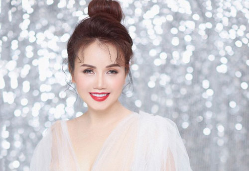 Sắc vóc gợi cảm ở tuổi U50 của diễn viên Hoàng Yến vừa ly hôn chồng thứ 4