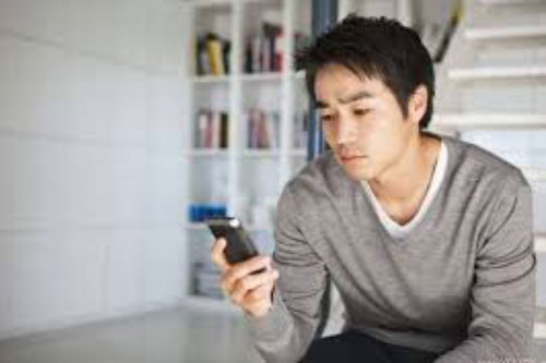 Tỉnh dậy sau cơn say, tôi hốt hoảng khi thấy hàng chục cuộc gọi nhỡ và tin nhắn ai oán của vợ: "Tôi hận anh"