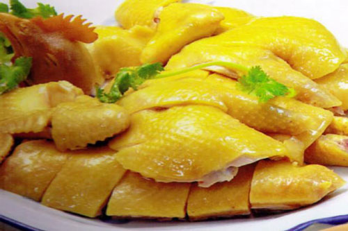 Cuối tuần, mẹ trổ tài làm món gà hấp bia thơm ngon, mềm ngọt cho cả nhà đổi vị