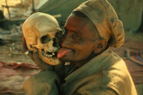 Những nghi lễ “chết người” có thật trên thế giới