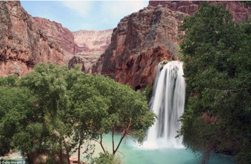 Thác nước đẹp như tranh vẽ ở hẻm núi vĩ đại nhất hành tinh