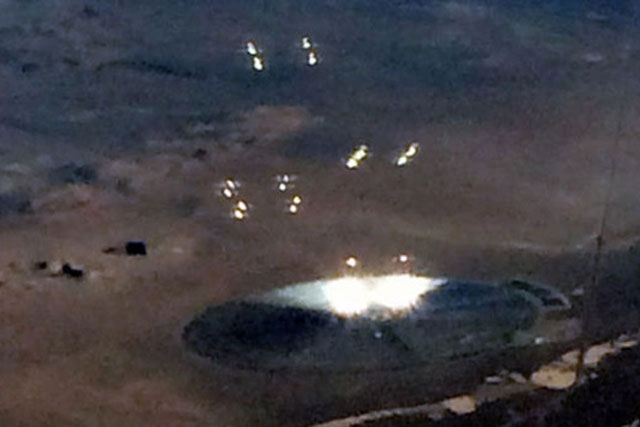 Cận cảnh vật thể lạ nghi là UFO ở căn cứ quân sự tối mật của Mỹ