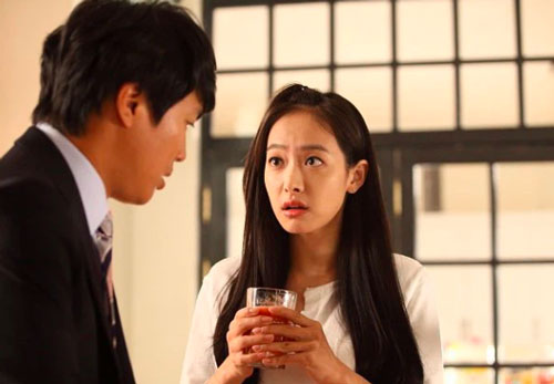 Chồng phàn nàn về chuyện cô giúp việc ăn uống không điều độ bụng ngày càng to, tôi hốt hoảng lắp camera và điếng người khi biết sự thật