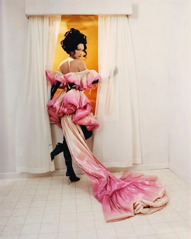 Bella Hadid nóng bỏng trên Vogue Tây Ban Nha - ảnh 3