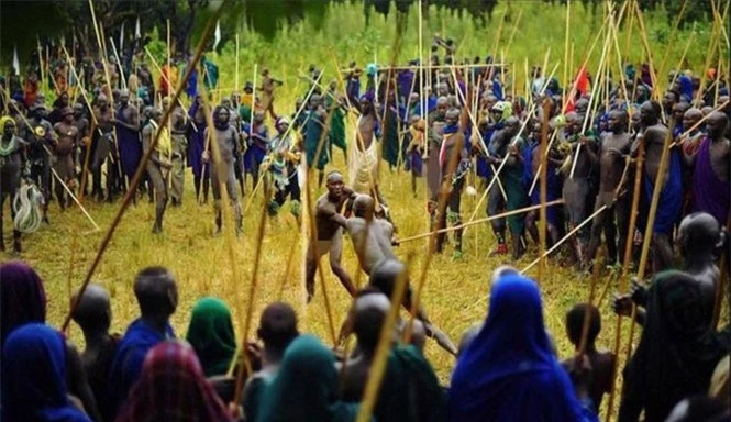 Tục đánh nhau để tranh vợ ở Ethiopia - ảnh 1