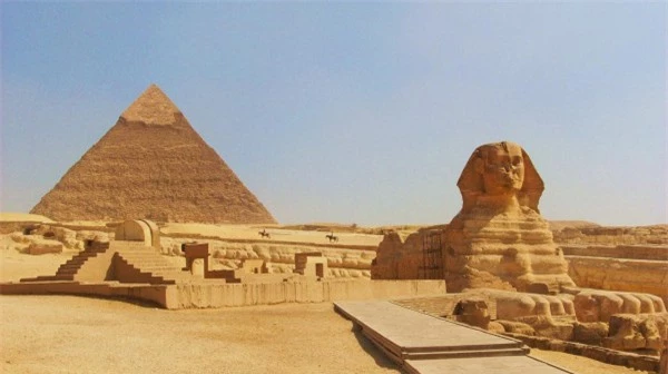 Kim tự tháp Giza và tượng Nhân Sư huyền thoại.