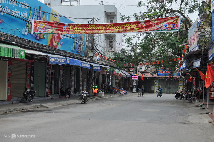 Một con phố ở TP Chí Linh trong thời gian phong tỏa. Ảnh: Hà Bi. Một con phố ở TP Chí Linh trong thời gian phong tỏa. Ảnh: Hà Bi.