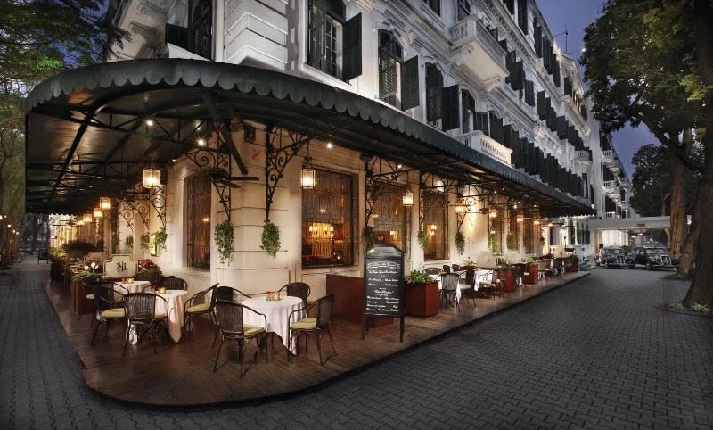 Quán Bar La Terrasse của khách sạn Metropole Hà Nội