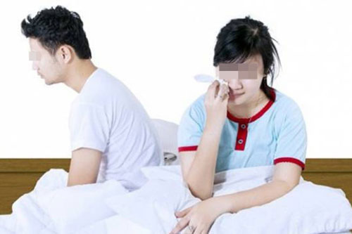 Chồng qua nhà người yêu cũ chúc đầu xuân, vợ giận dỗi nhịn ăn rồi lên mạng thắc mắc: 'Em có sai hay không'