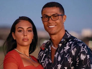 CLIP: Bạn gái Ronaldo kém xa vợ Rooney trong Top 10 nàng WAGs giàu nhất thế giới