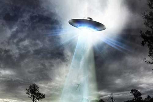 Chạm trán UFO gây hưng phấn tình dục?