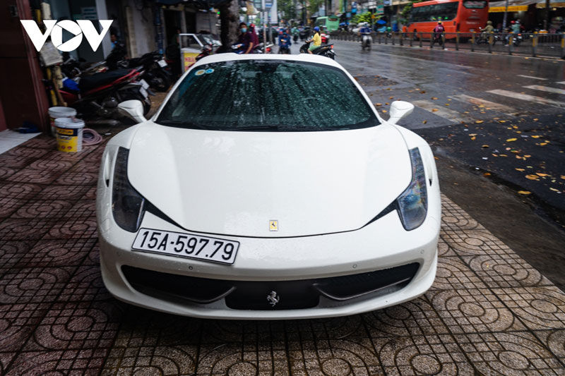 Tận mục siêu xe Ferrari 458 Spider 'hiếm có khó tìm' tại Việt Nam