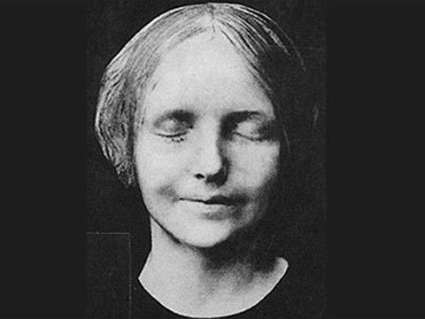 Lộ diện khuôn mặt được hôn nhiều nhất mọi thời đại