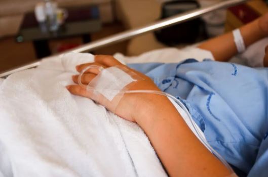 Người đàn ông đột ngột phát hiện ung thư phổi, bác sĩ nhắc nhở: 4 dấu hiệu này trên tay nghĩa là ung thư đã đến giai đoạn giữa và cuối