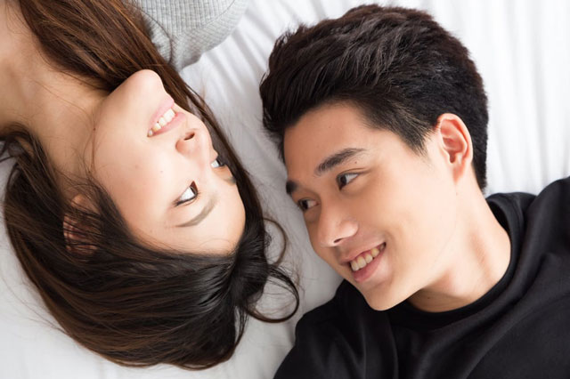 Ra khỏi phòng ngủ, đàn ông có thể gạt sĩ diện làm những việc anh “dị ứng” thế này thì chứng tỏ chàng vô cùng “cuồng vợ”