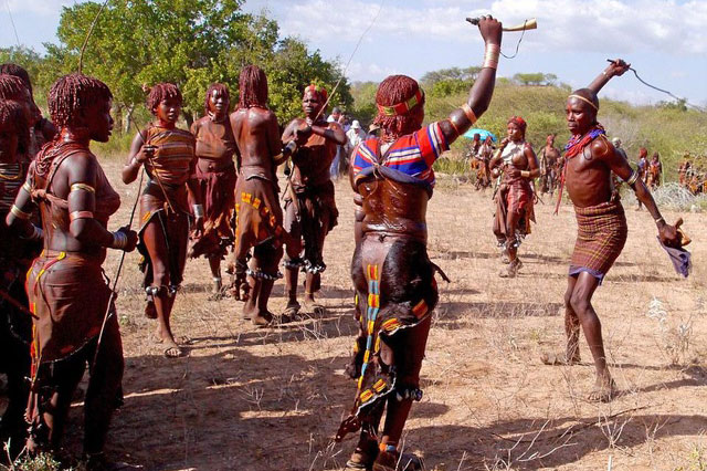 Lạ đời vùng đất phụ nữ "cầu xin" được đàn ông đánh đập để "chứng minh" tình yêu