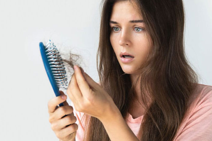 Ai là người dễ bị rụng tóc?