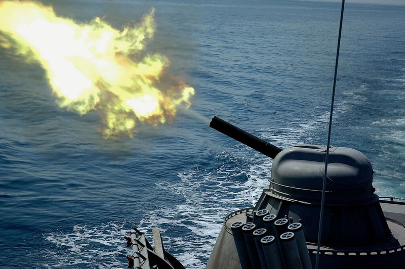 Tàu chiến Nga đã nổ súng vào máy bay do thám của NATO