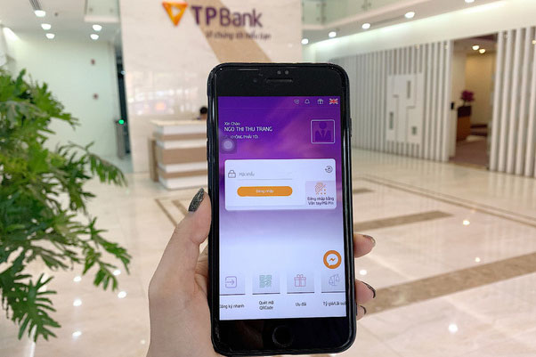 'Nóng' cuộc đua miễn phí giao dịch ngân hàng