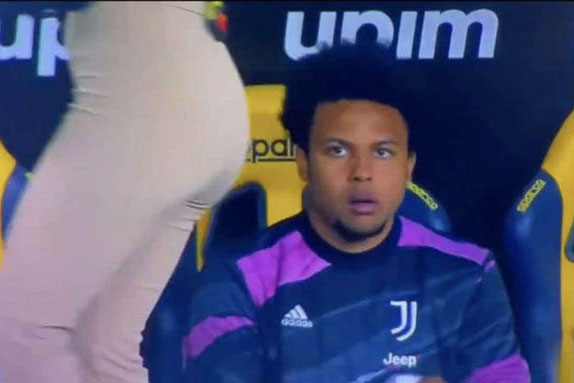 Sao Juventus thẫn thờ khi thấy vòng 3 của nữ phóng viên sexy nhất Serie A