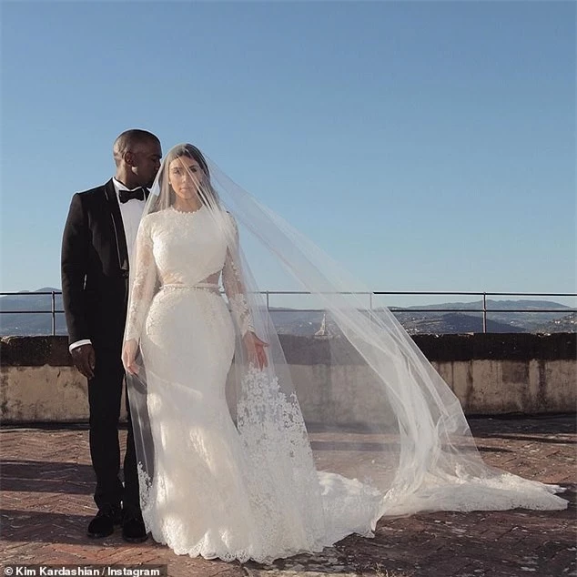 Kim Kardashian đăng bài về bố lên Instagram sau đệ đơn ly hôn: Rất nhiều để nói... - ảnh 6