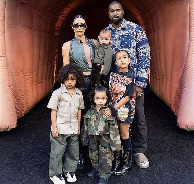 Kim Kardashian đăng bài về bố lên Instagram sau đệ đơn ly hôn: Rất nhiều để nói... - ảnh 7
