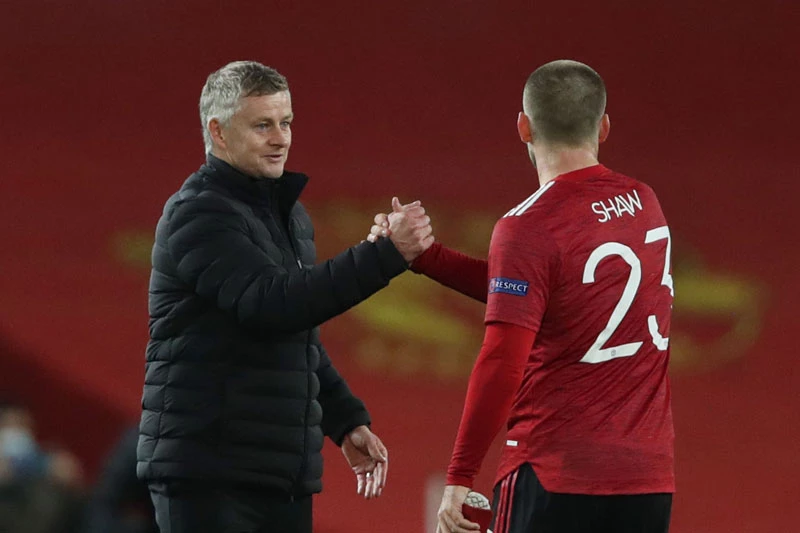 HLV Solskjaer và Shaw thoát án phạt của FA.