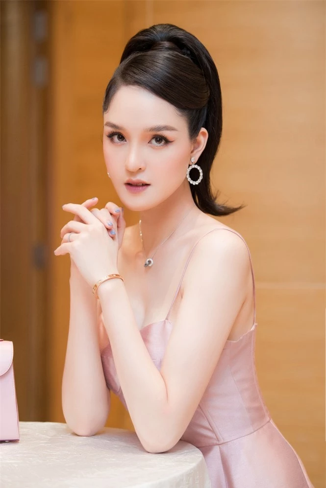 Top 3 HHVN 2012: Hoa hậu Đặng Thu Thảo và 2 á hậu đều có hôn nhân viên mãn - ảnh 16