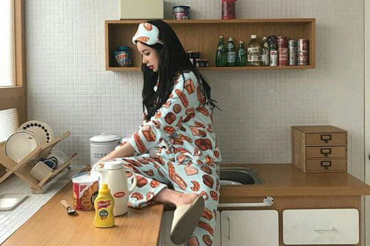 Phụ nữ thường xuyên thực hiện 6 việc này vào buổi tối sẽ cực khó giảm cân dù ăn uống rất ít