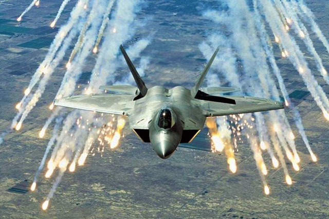 'Chim ăn thịt' F-22 diệt mục tiêu