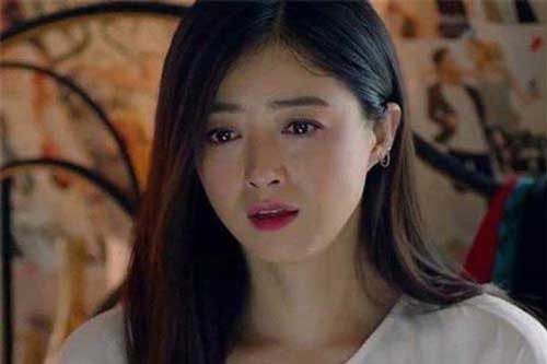 Nhận nuôi đứa trẻ bị bỏ rơi, vợ cay đắng biết sự thật sau 6 năm