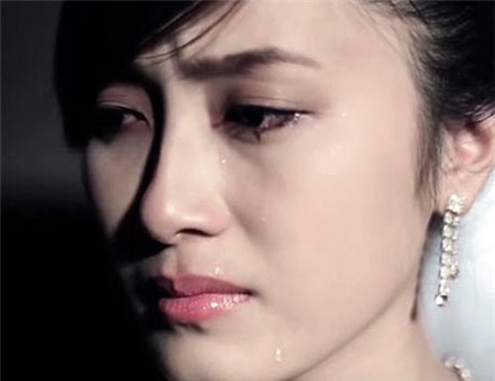 Sốc khi biết bí mật động trời của chồng sắp cưới với bạn gái