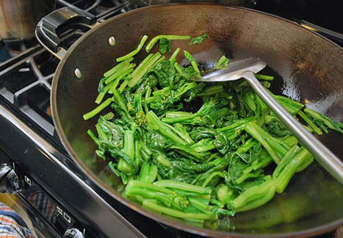 Lỗi sai thường gặp nhất khi chế biến rau củ "rửa trôi" hết dinh dưỡng, "đón" thêm độc hại vào người